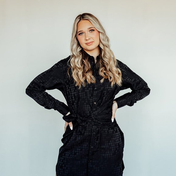 Storia Monochromatic Houndstooth Mini Dress - Picture 7 of 9